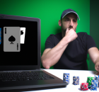 What is the average income of a professional poker player